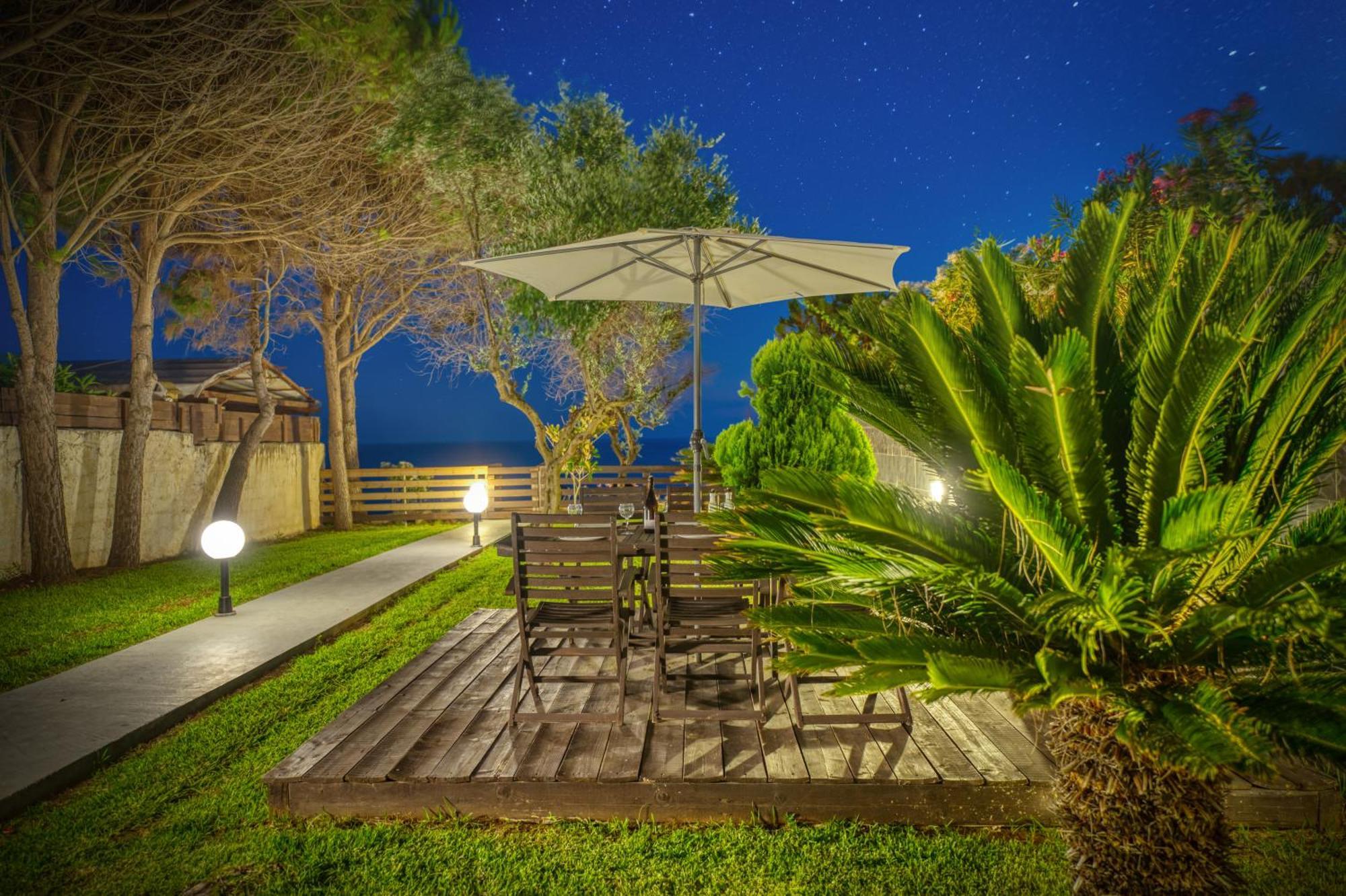 Villa Angela Agios Matthaios  Exterior photo