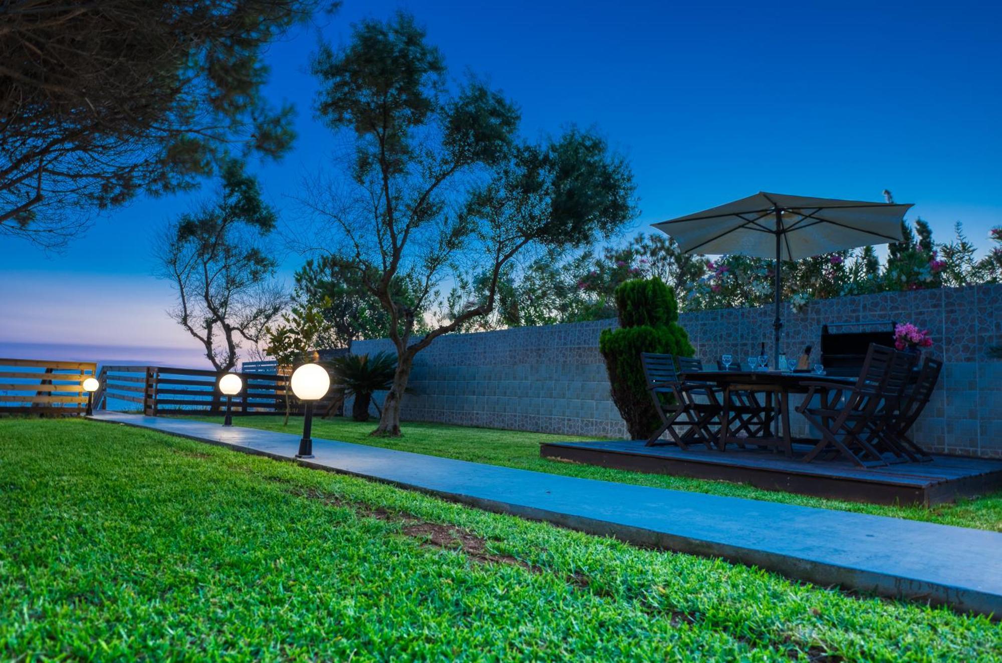 Villa Angela Agios Matthaios  Exterior photo