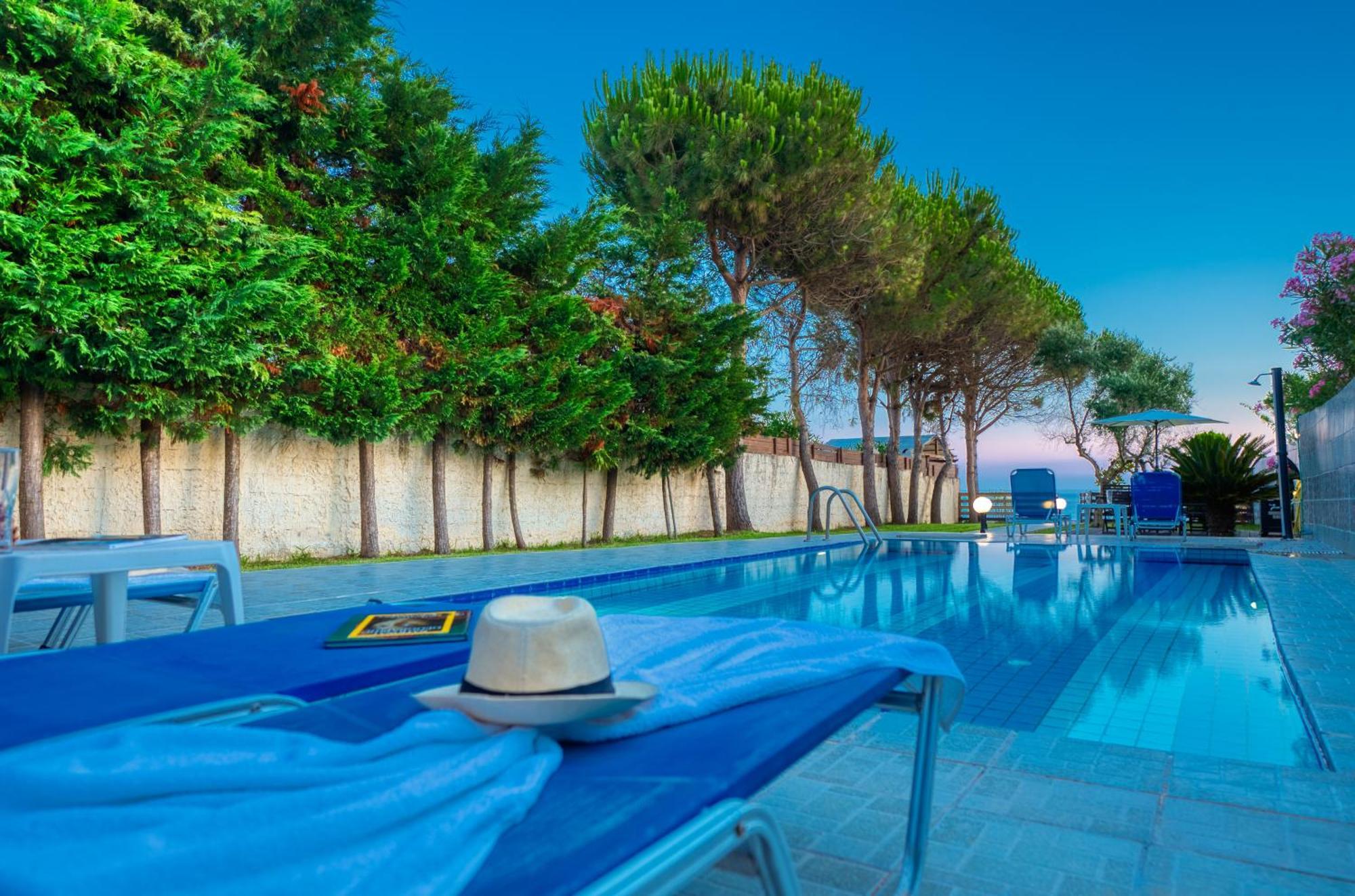 Villa Angela Agios Matthaios  Exterior photo